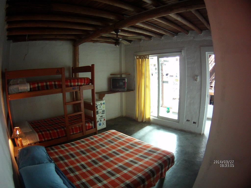 Auberge de jeunesse Tio Richi Surfcamp à Punta Hermosa Chambre photo